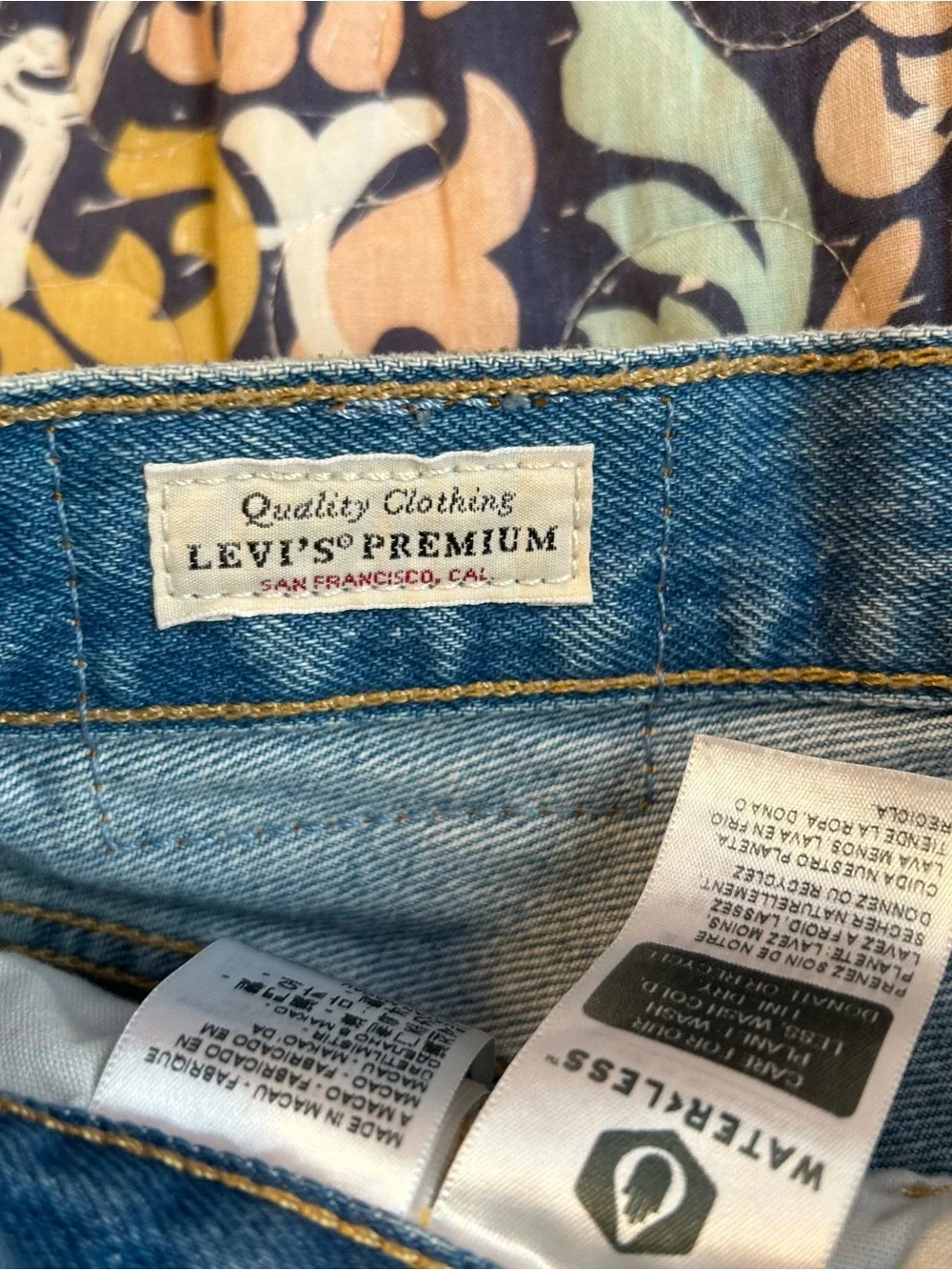 Levis 501 Denim Shorts Medium Blue Wash Womens 24 High Rise